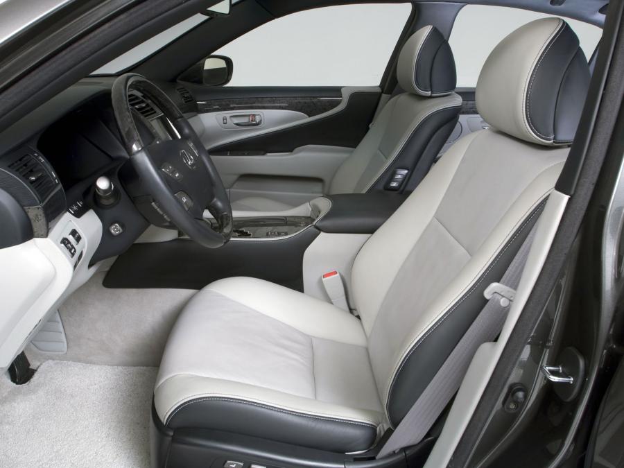  Lexus LS460 VIP by Wald 2007 года  (фото 3 из 6)